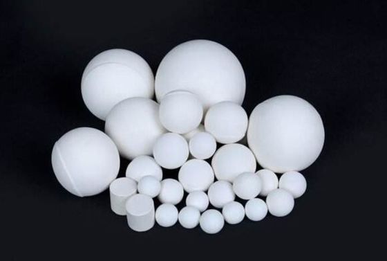 92% 99% Tinggi Al2o3 Inert Alumina Ceramic Balls Tahan Suhu Tinggi
