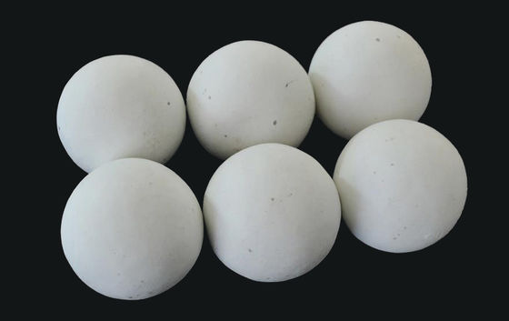 92% 99% Tinggi Al2o3 Inert Alumina Ceramic Balls Tahan Suhu Tinggi